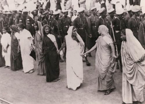 image of women wearing lehenga choli during the independence time